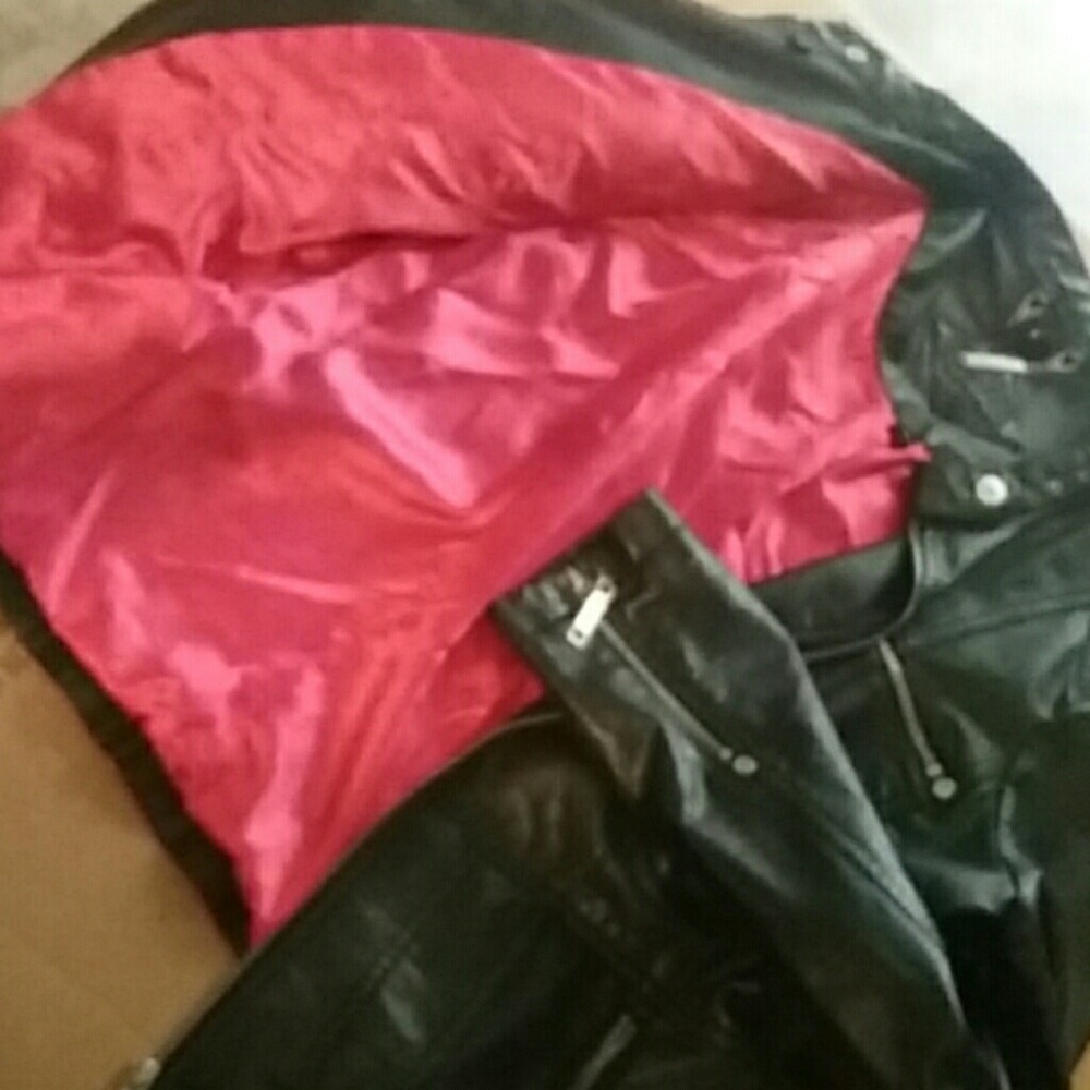 Leather jacket - Picture 2 of 2